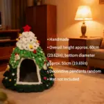 Weihnachtliches Katzenhaus im Tannenbaum-Design – Kuscheliges Winter-Katzenbett halbgeschlossen – Bild 2