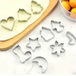 Weihnachtliche Ausstechformen aus Edelstahl – 10-teiliges Keksausstecher-Set für festliches Backen – Bild 2