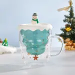 Weihnachtliche Glas-Tasse mit Deckel – Doppelwandiger Kaffeebecher im Tannenbaum-Design – Bild 9