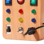 Montessori LED Busy Board für Kinder – Lernspielzeug mit Schaltern & Lichtern zur Feinmotorik – Bild 6
