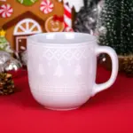Weihnachtliche Glas-Tasse mit Deckel – Doppelwandiger Kaffeebecher im Tannenbaum-Design – Bild 2