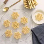 Weihnachtliche Keksstempel aus Kunststoff – Plätzchenform mit Santa- & Schneeflockenmotiv – Bild 4